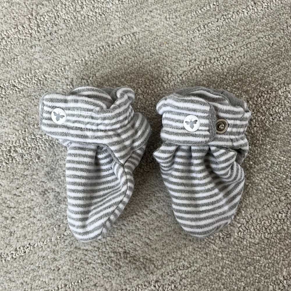0-3 Month Burt’s Bees Baby Booties - Grey & white stripe